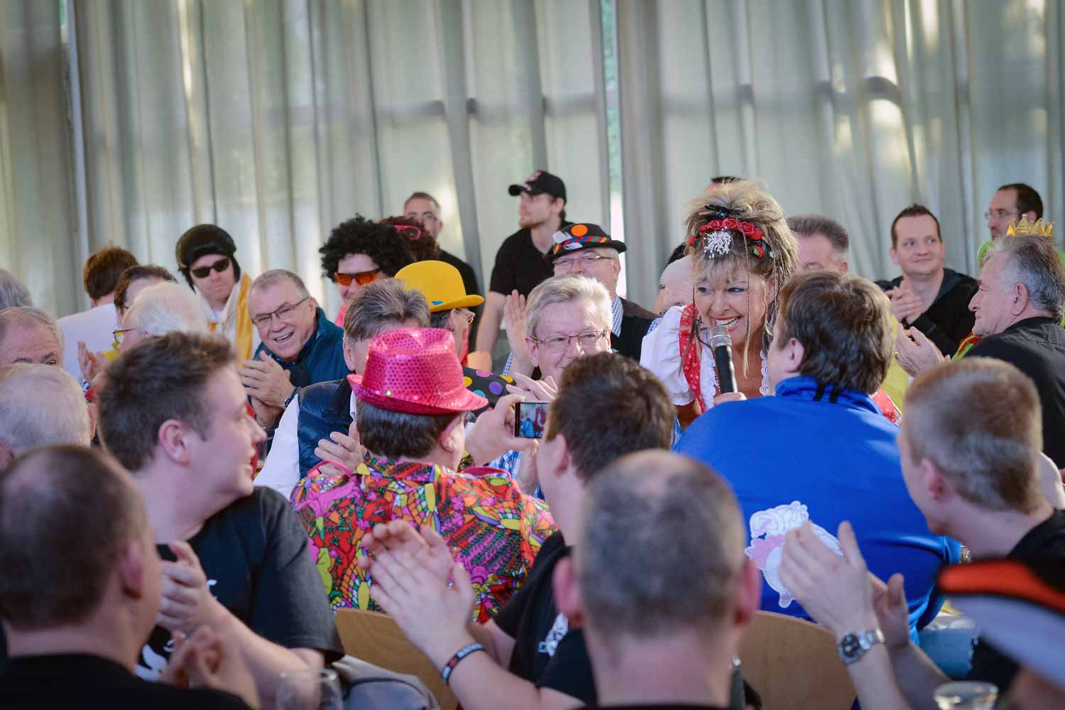 Ruettli Polter Unterhaltung Show Animation