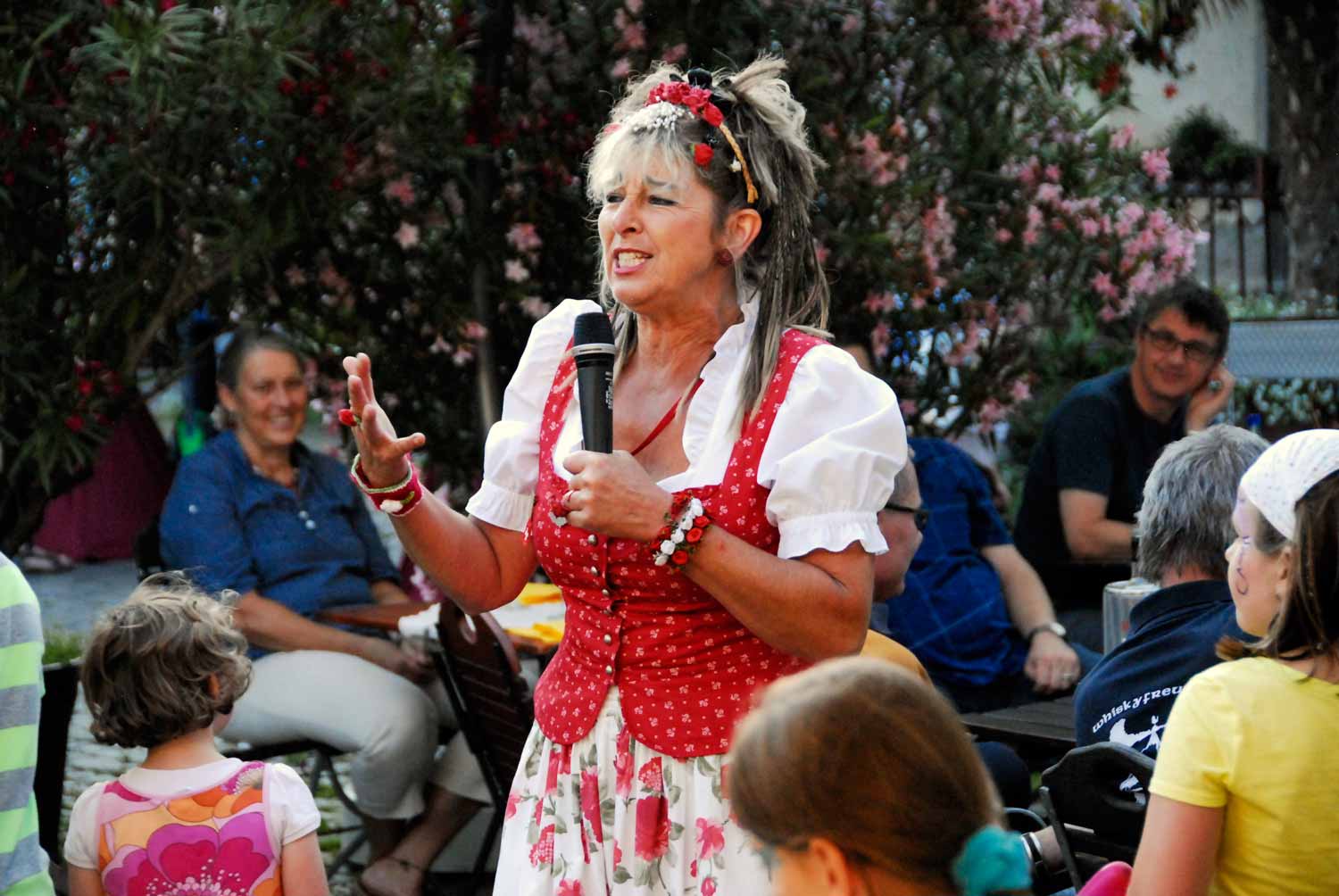 Ruettli Polter Unterhaltung Show Animation